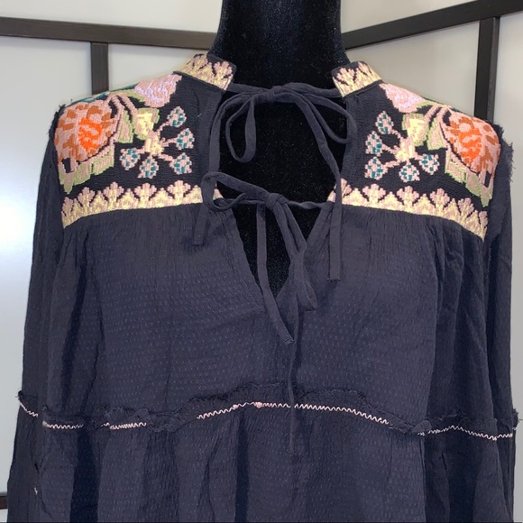 🆕HP🖤🆕Free Blouse w Floral Embroidery - Picture 2 of 13